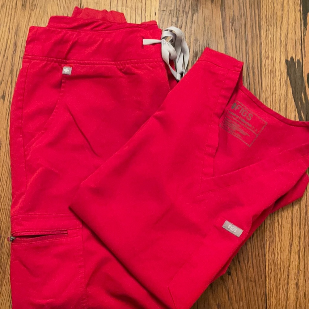 Figs Red Large Zamora/ Katarina set